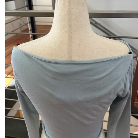 Ser.O.Ya Artemis Long Sleeved Crop Top in Gray Blue - Picture 8 of 12